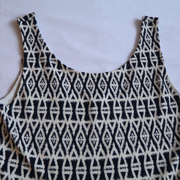 Patterned Navy and White Dress - Picture 2 of 6